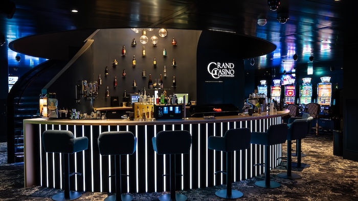 Grand Casino online felületének részletes képe, játékmenü és biztonsági ikonok kiemelve